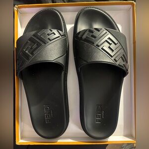 Men’s fendi slides